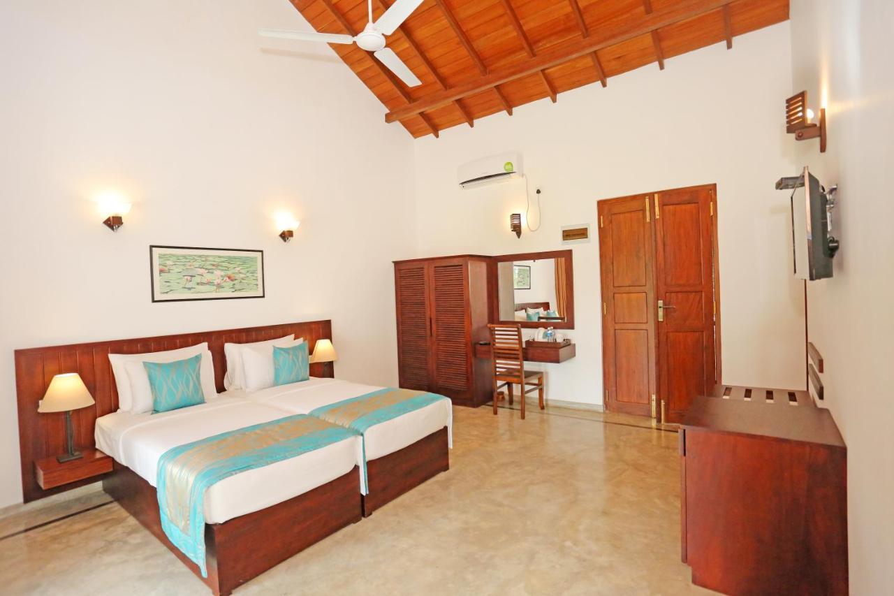 Villa Peacock Walahanduwa Exterior foto